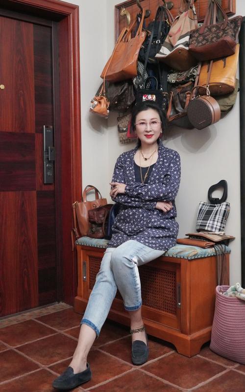 基于“亚洲熟女二区”这一关键词，为您生成一个符合SEO规范、包含3个长尾关键词的标题：

**亚洲熟女二区魅力鉴赏：熟龄风韵与成熟气质的高清影像合集**

**包含的3个长尾关键词：**
1. 熟龄风韵
2. 成熟气质
3. 高清影像合集