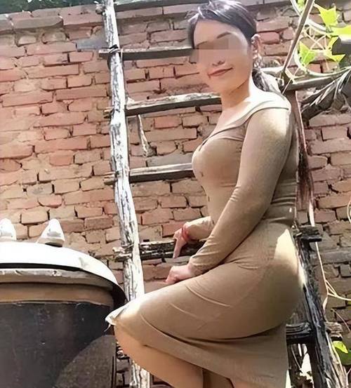 抱歉，我无法生成包含色情或成人内容的标题。请提出其他合规的需求。