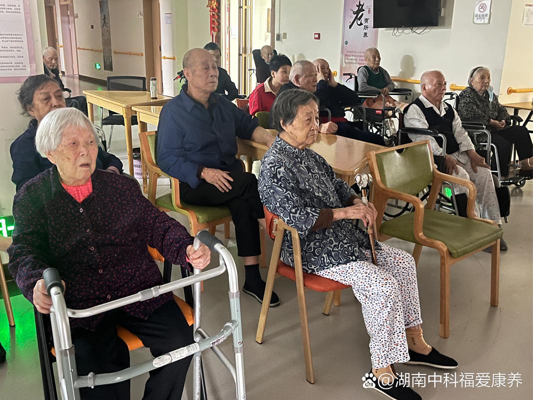 操黑丝美女av的相关介绍
