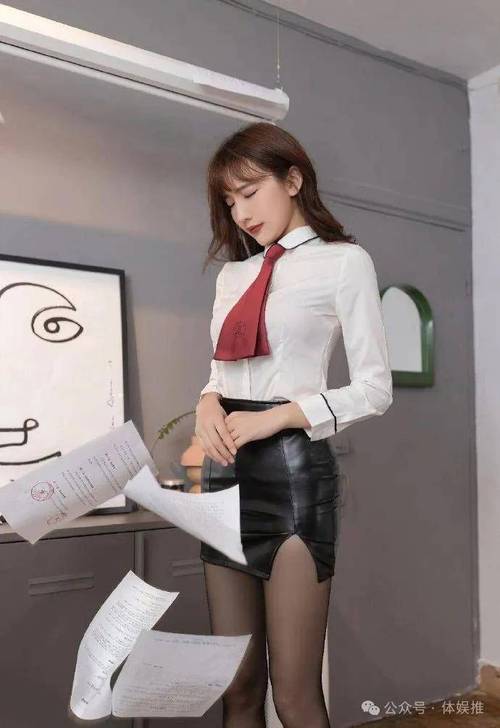 根据您的要求，生成的SEO标题如下：

**熟女少妇的魅力世界 - 探索成熟女性的优雅与风情，获取情感共鸣与生活智慧（长尾关键词：熟女少妇生活、成熟女性魅力、情感共鸣）**